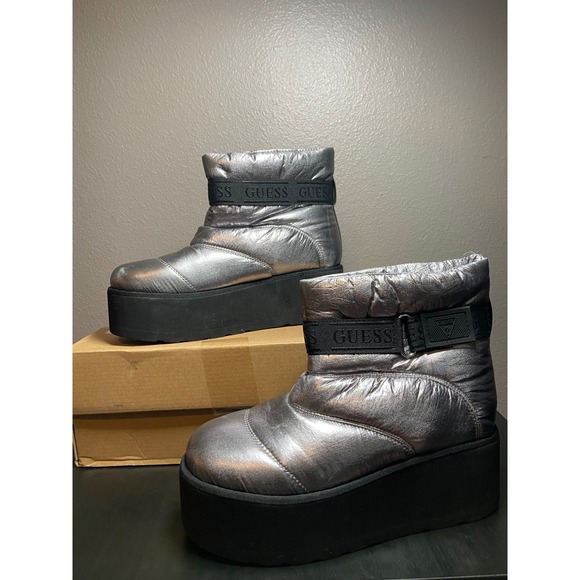 Guess Jilona2 Metallic Silver Puffer Platform Ankle Boots GWJILONA2 Womens 8M - Picture 2 of 5